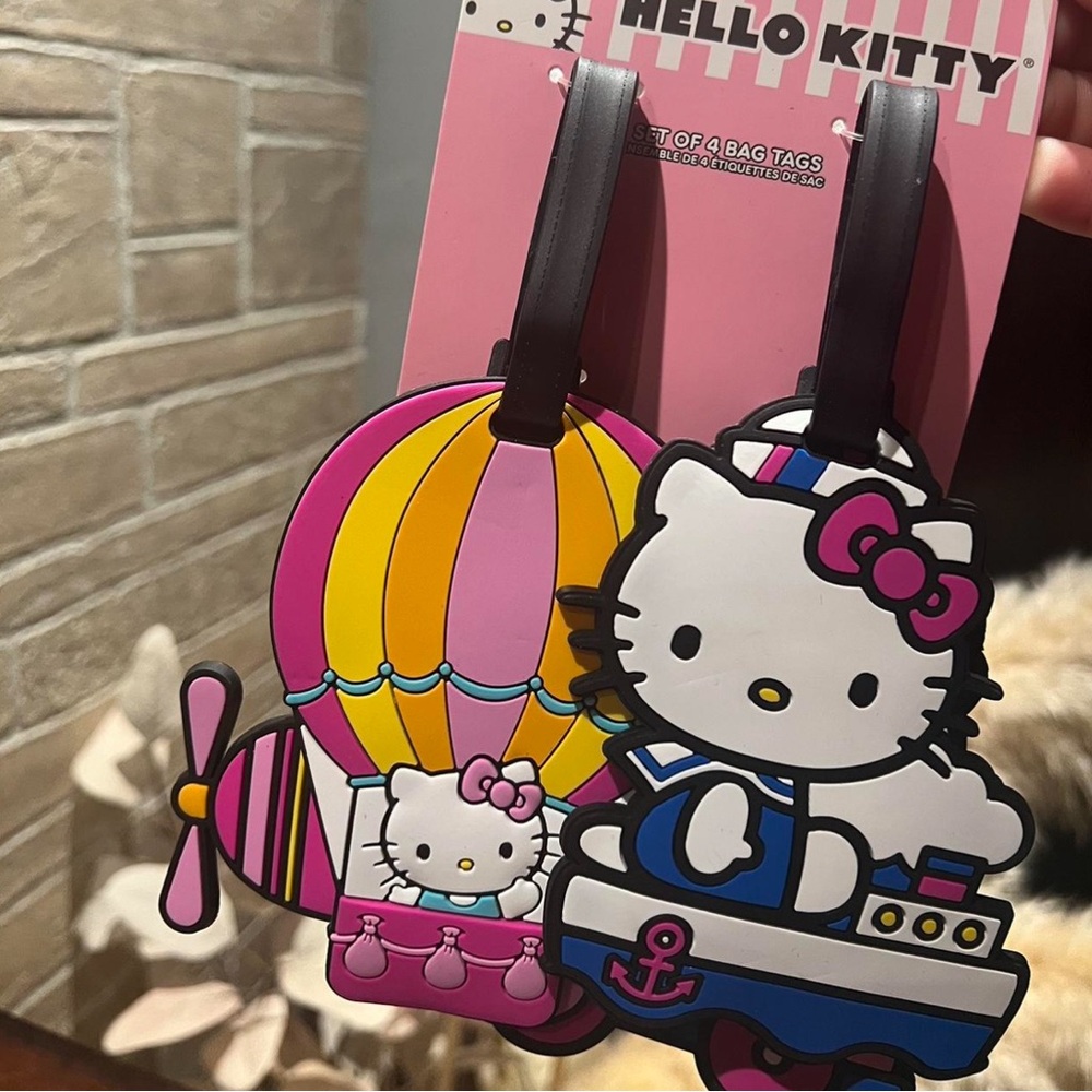 HELLO KITTY 🎀✈️